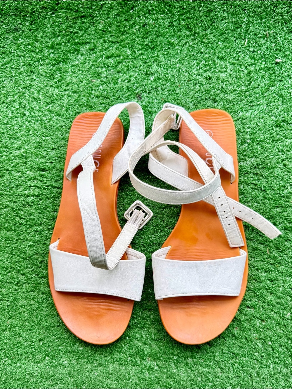 Rouge Helium White Ankle Strap Flat Sandals Women's US 8